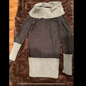 G by Guess sweater, size small